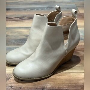 Report 9 “Gabbot” Women's Cream Ankle Boots Leather Heel